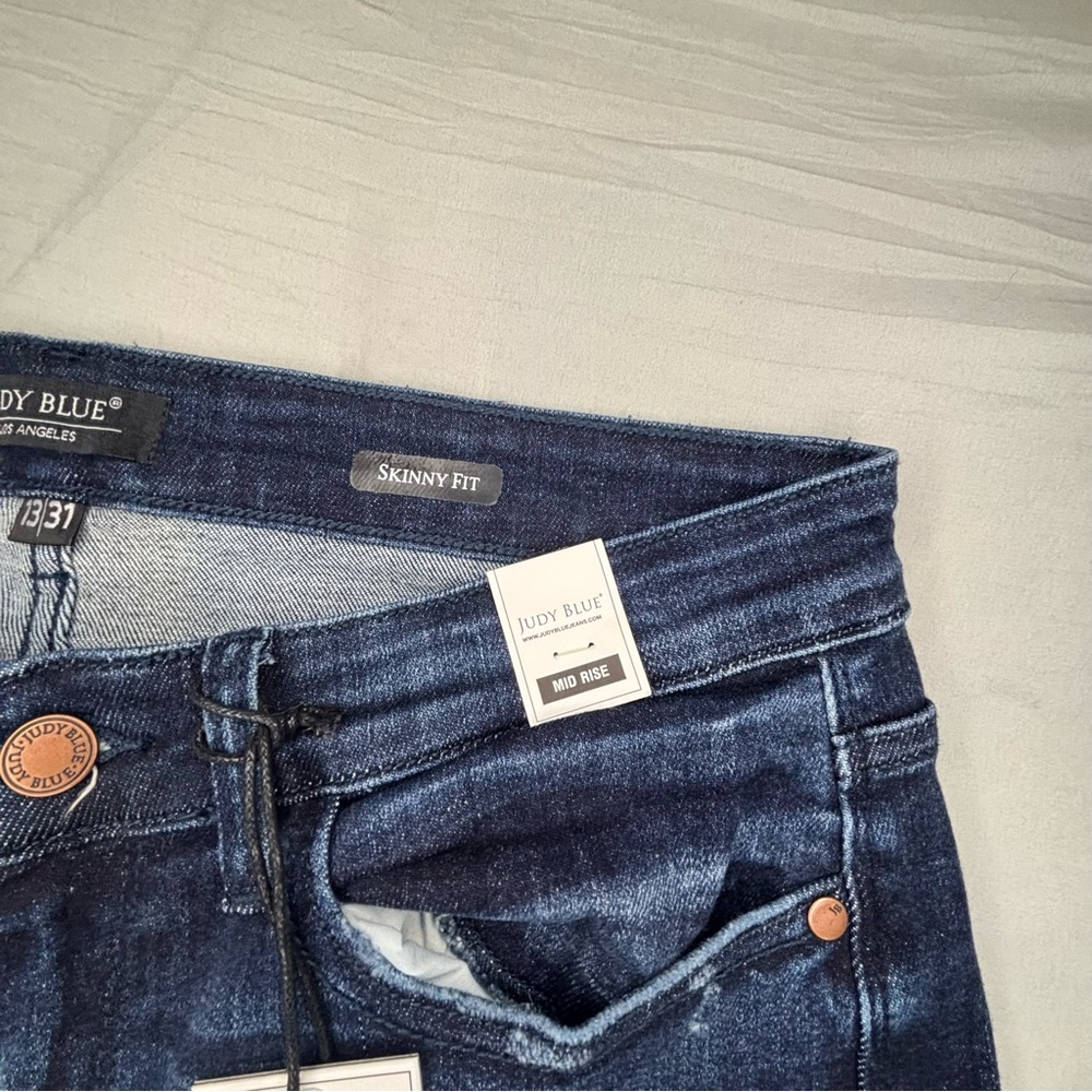 Judy Blue Jeans Women’s 13/31 Mid Rise Skinny Fit - Picture 6 of 7